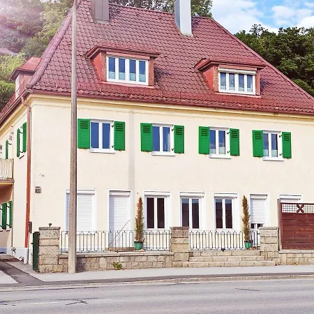Large, Cozy H85 Cozy Castle * Deggendorf