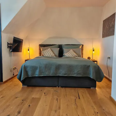 Large, Cozy H85 Cozy Castle