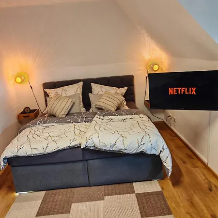 Large, Cozy H85 Cozy Castle Daire Deggendorf